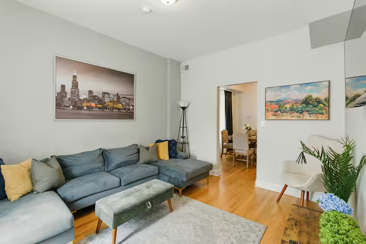 2724 West Division Street - Photo 4 of 11