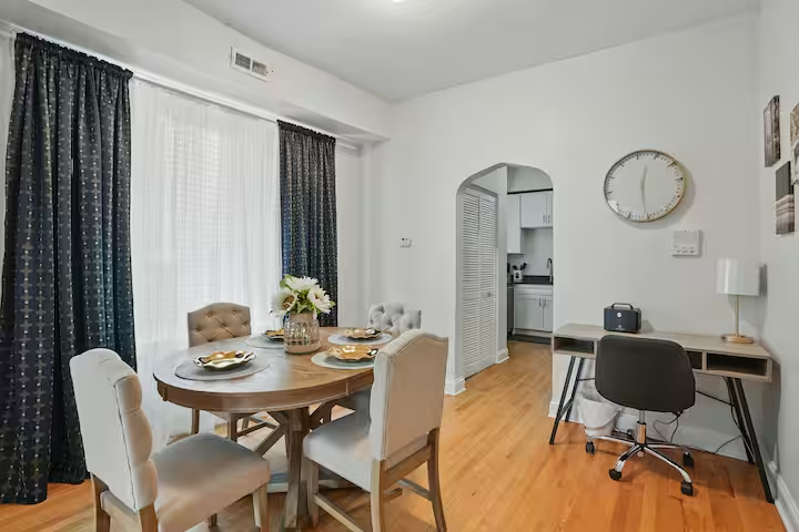 2724 West Division Street - Photo 5 of 11