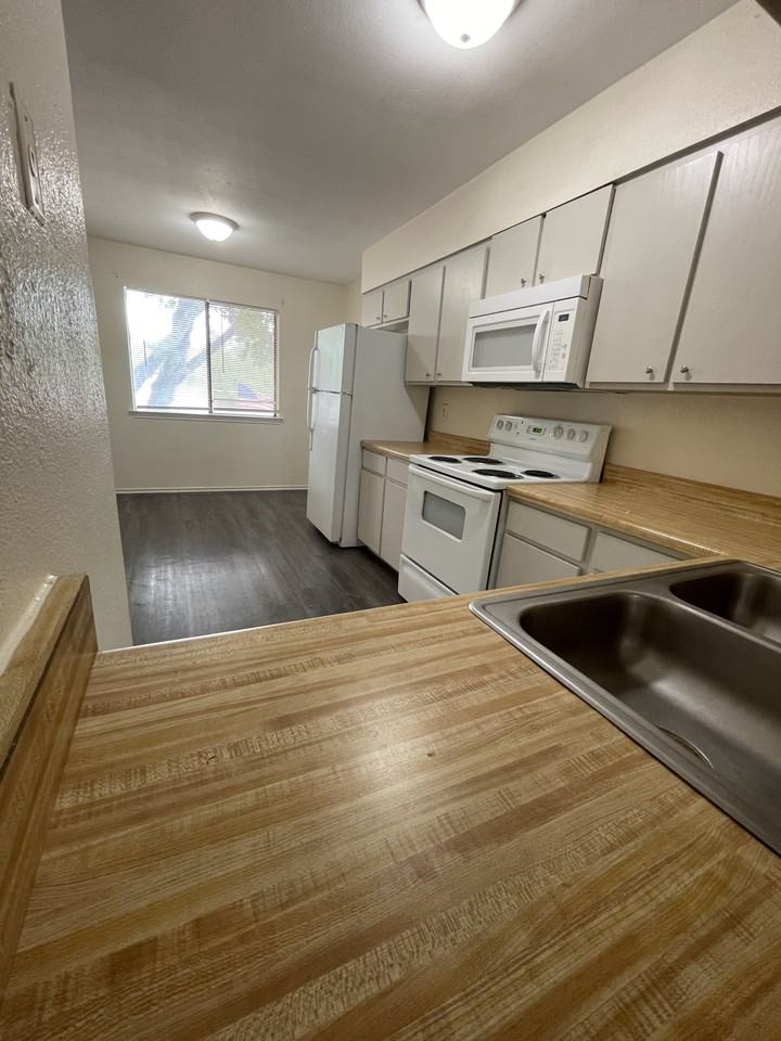 500 Burton Ave - Photo 6 of 23
