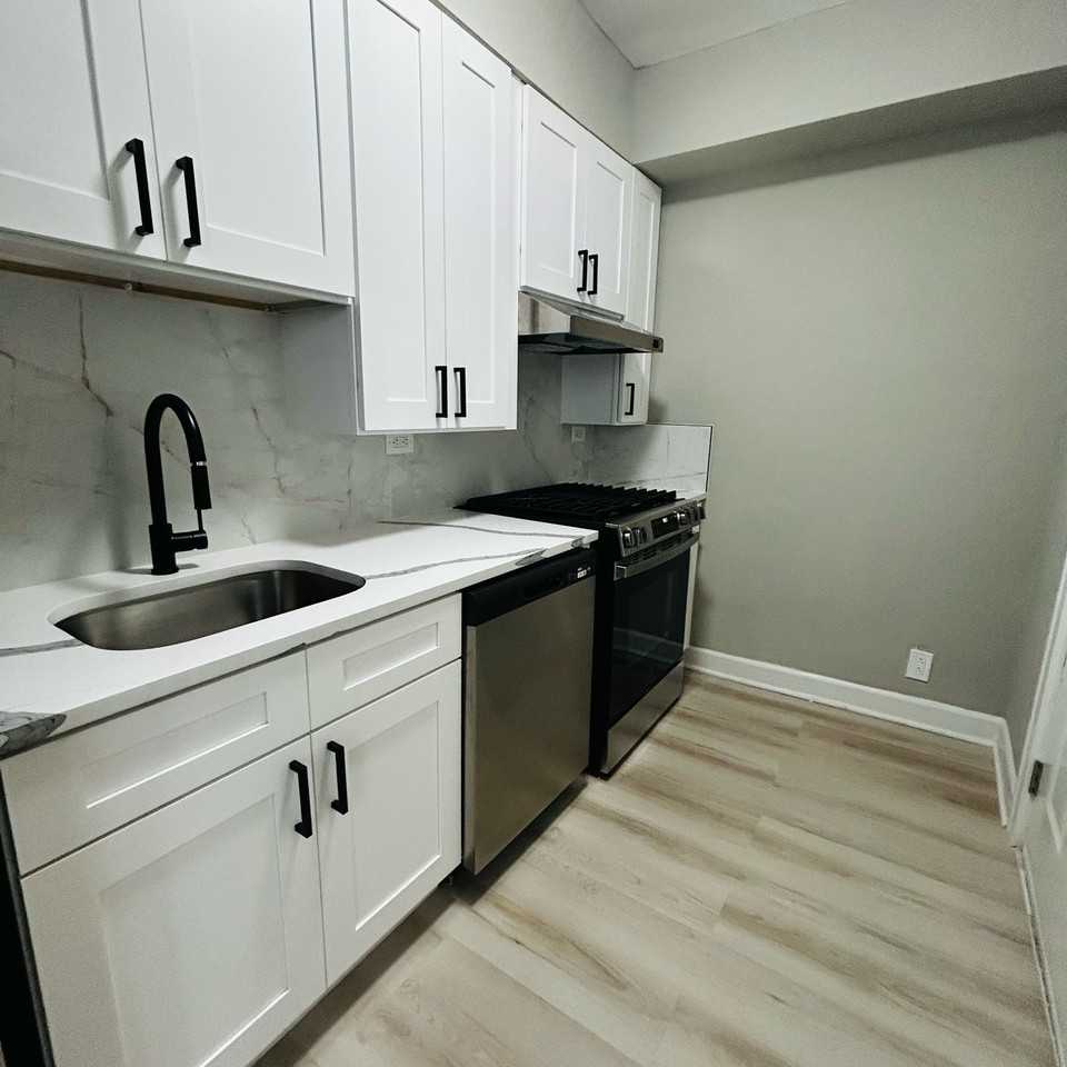 5005 North Harding Avenue - Photo 2 of 16