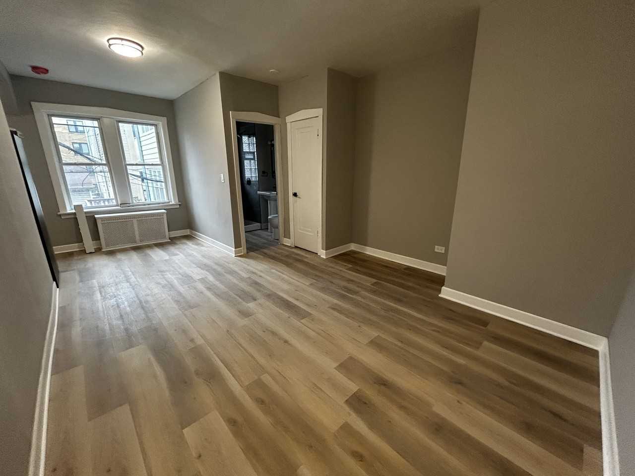 5005 North Harding Avenue - Photo 4 of 16