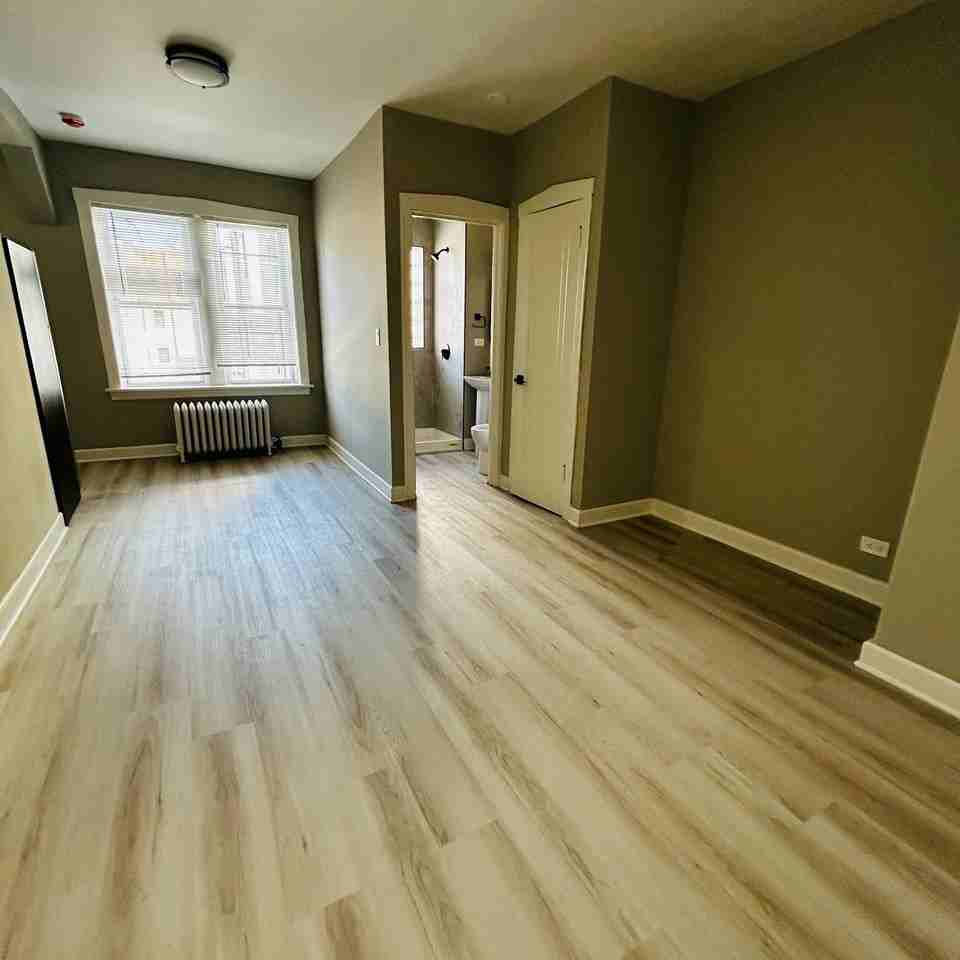 5005 North Harding Avenue - Photo 5 of 16