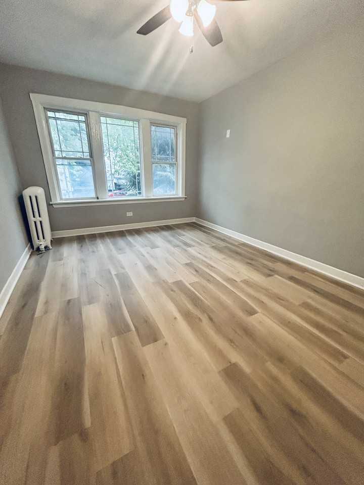 5005 North Harding Avenue - Photo 6 of 16