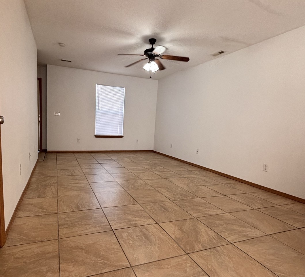 Greene Lane Apartments - Photo 3 of 8