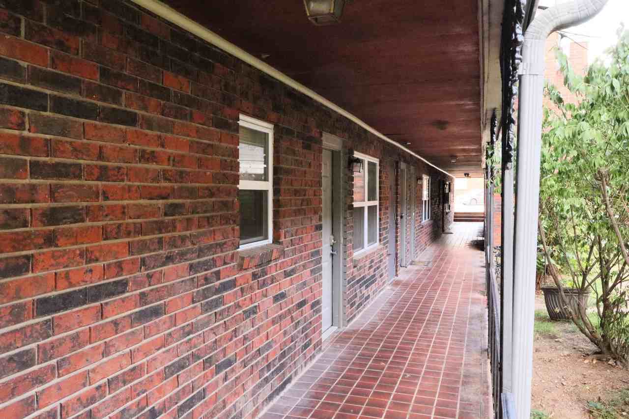 Courtyard on Walnut - Photo 5 of 10