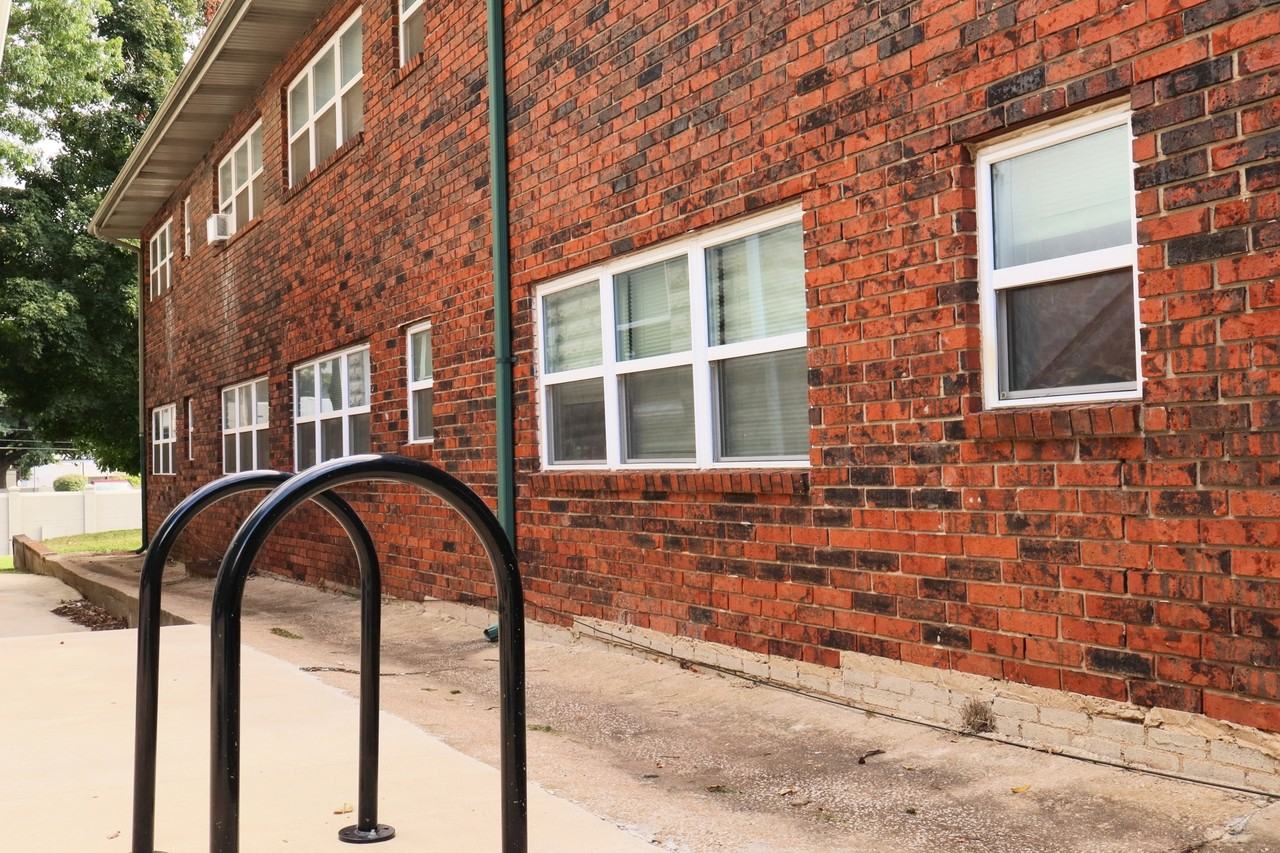 Courtyard on Walnut - Photo 3 of 20