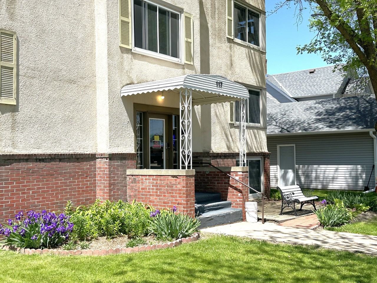 117 Birch Street South - Photo 2 of 9