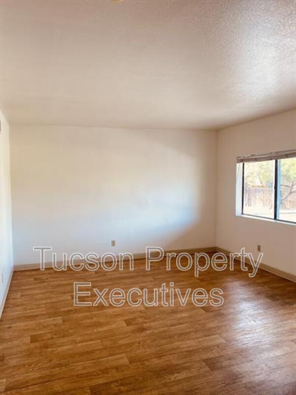 20 E Mills Dr - Photo 7 of 14
