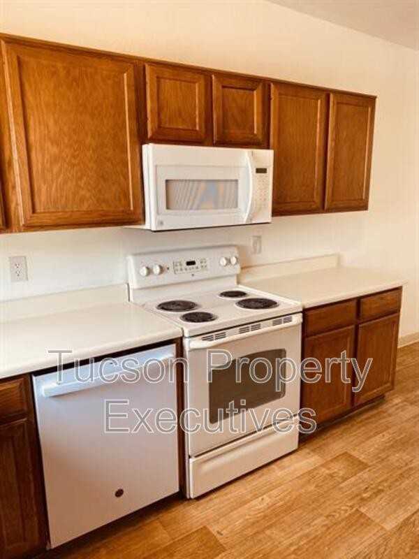 20 E Mills Dr - Photo 2 of 14