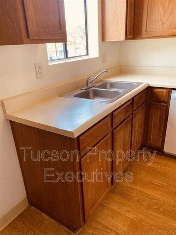 20 E Mills Dr - Photo 4 of 14