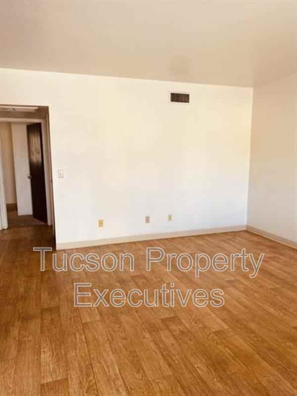20 E Mills Dr - Photo 6 of 14