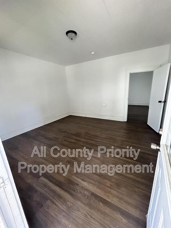 909 Atlantic St E - Photo 3 of 7