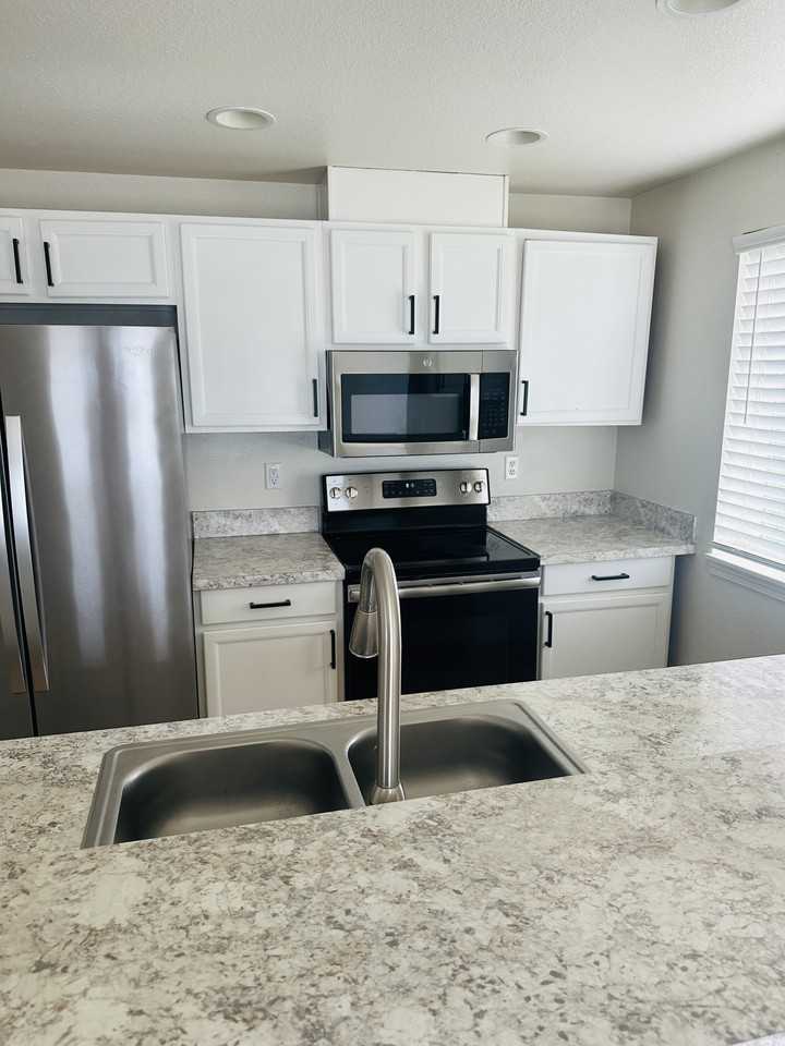 905 4th St SE, Sultan, WA - Photo 2 of 11