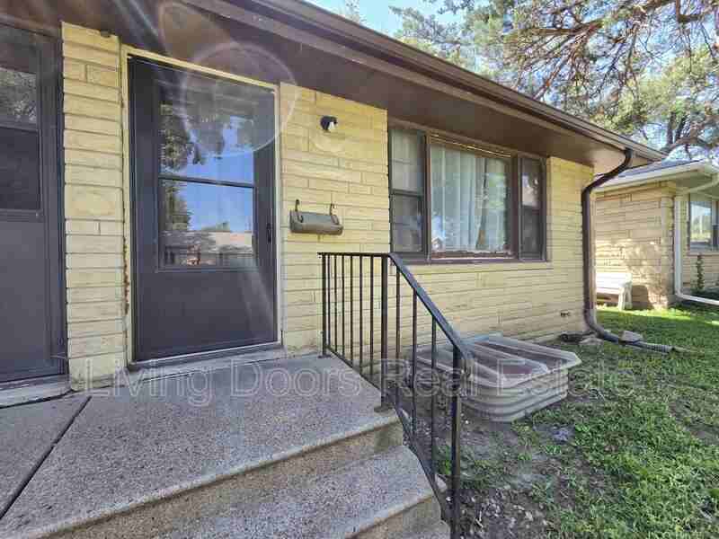 1249 Dakota St - Photo 2 of 10