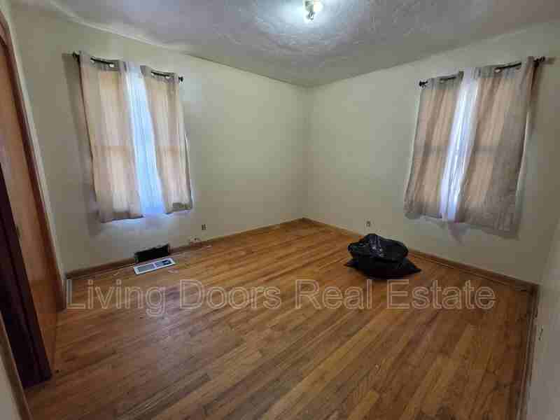 1249 Dakota St - Photo 5 of 10