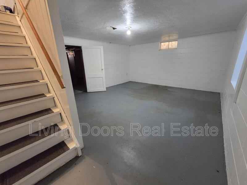 1249 Dakota St - Photo 6 of 10