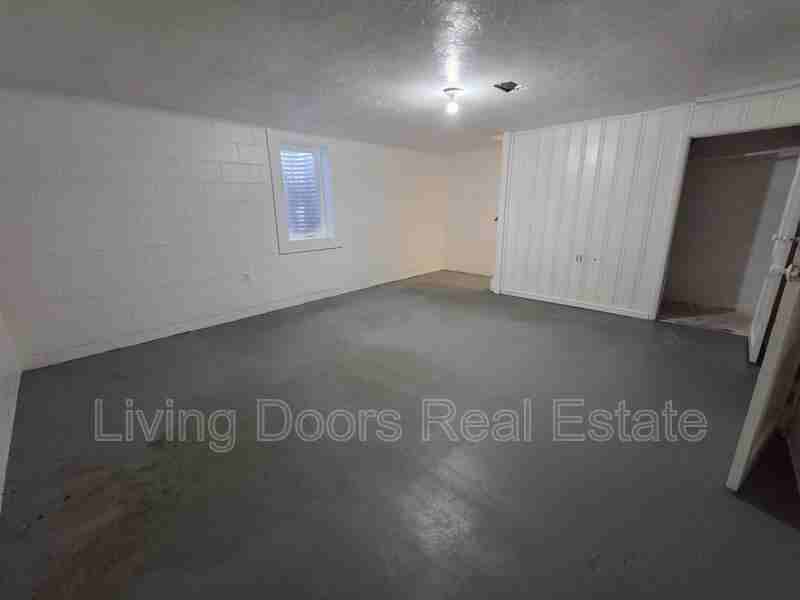 1249 Dakota St - Photo 7 of 10