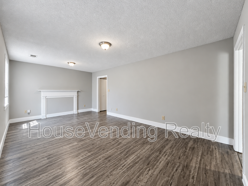 1776 Dalton St - Photo 3 of 12