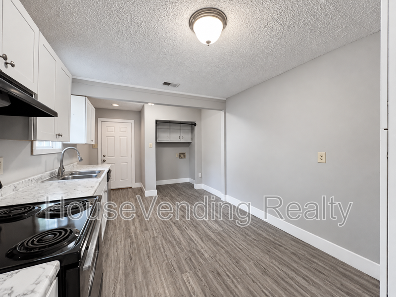 1776 Dalton St - Photo 4 of 12