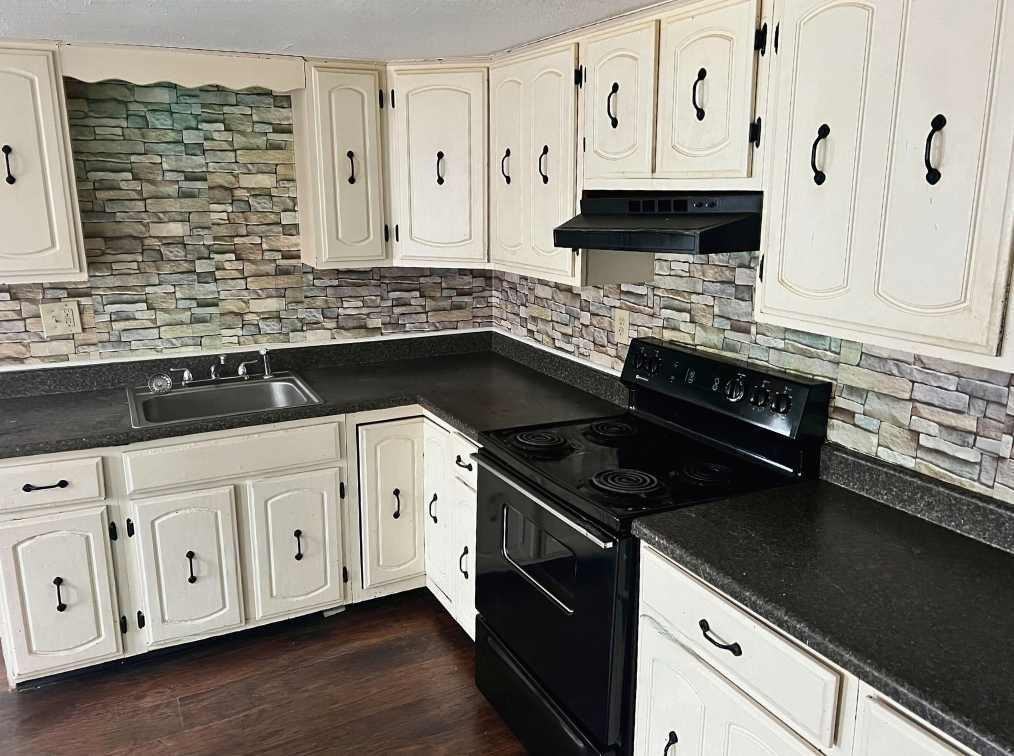 166 Essex Street - Photo 2 of 22