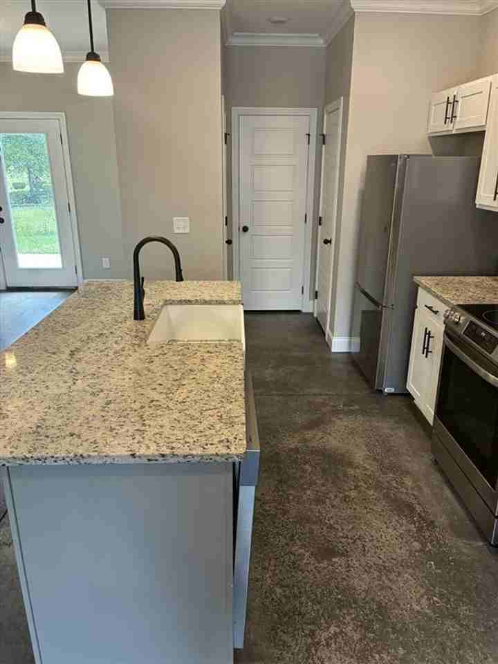 804 Lynes St - Photo 3 of 21