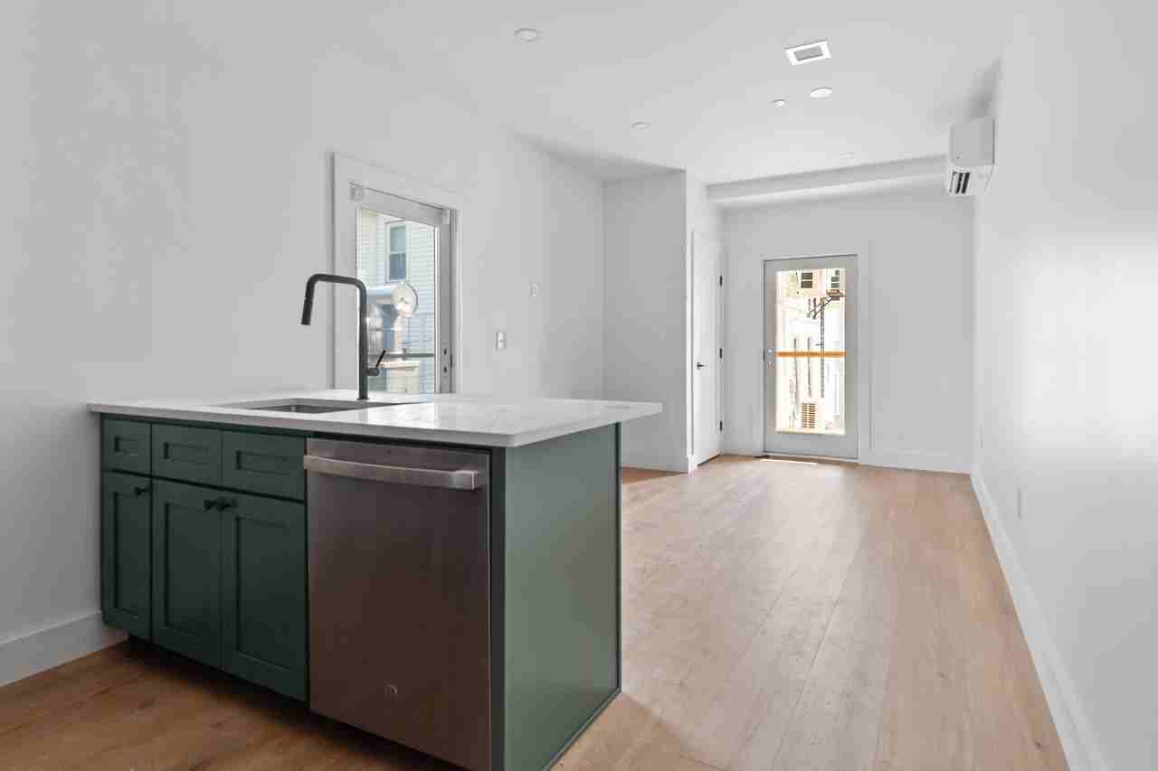 113 Ives Street - Photo 4 of 46