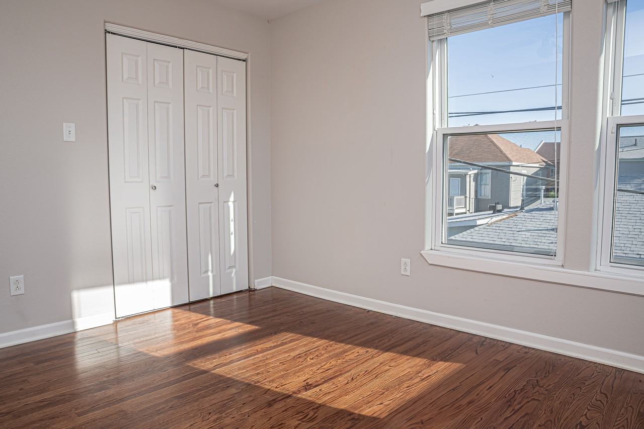 1002 11th St - Photo 5 of 50