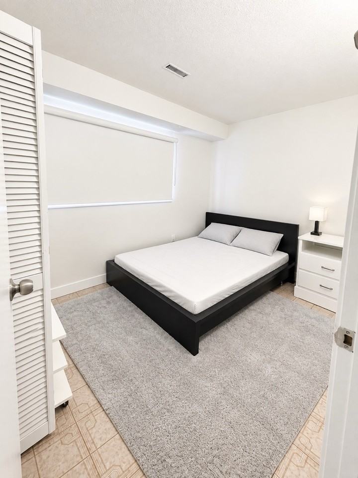 7512 Sussex Avenue - Photo 3 of 11