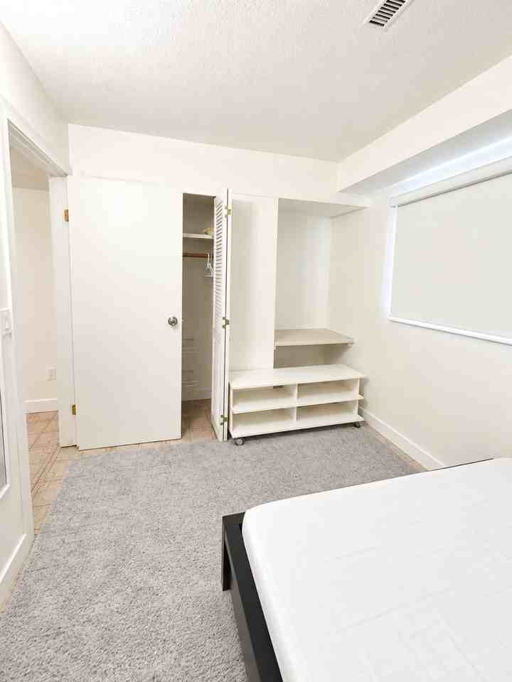 7512 Sussex Avenue - Photo 4 of 11