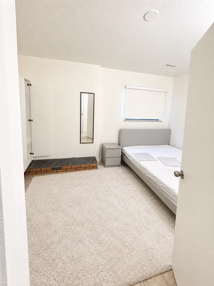 7512 Sussex Avenue - Photo 7 of 11
