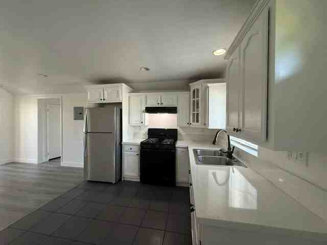 4061 S. Budlong Ave. - Photo 2 of 9