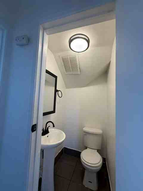 4061 S. Budlong Ave. - Photo 4 of 9