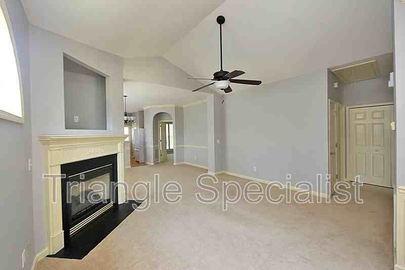 5513 Creekdale Cir - Photo 3 of 15