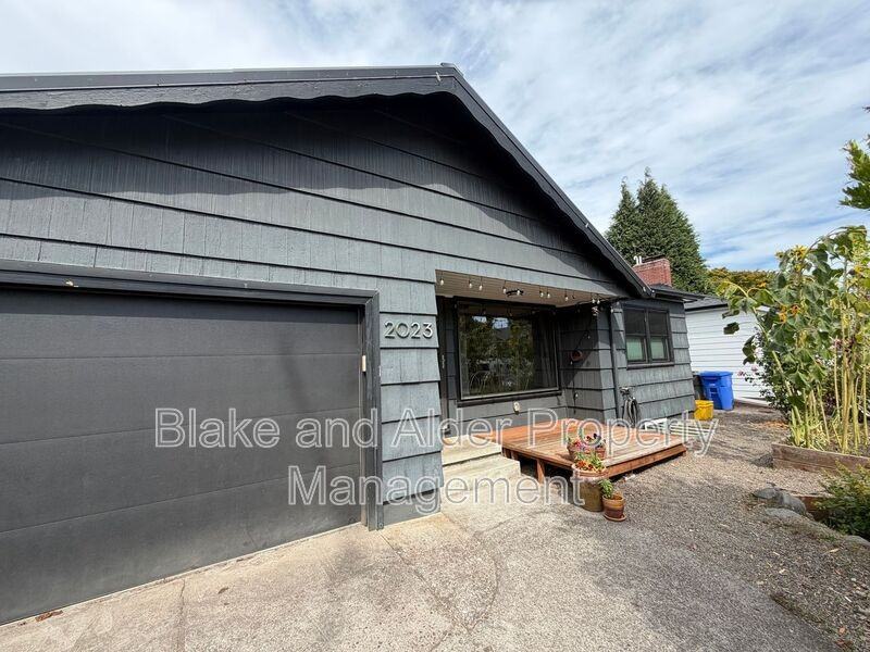 2023 Ne Liberty St - Photo 3 of 42