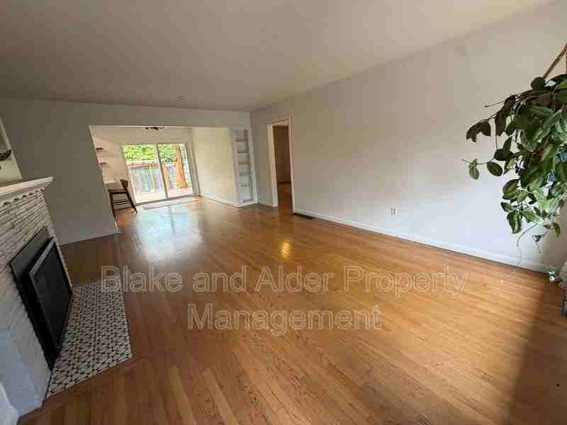 2023 Ne Liberty St - Photo 4 of 42