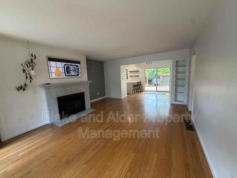 2023 Ne Liberty St - Photo 6 of 42