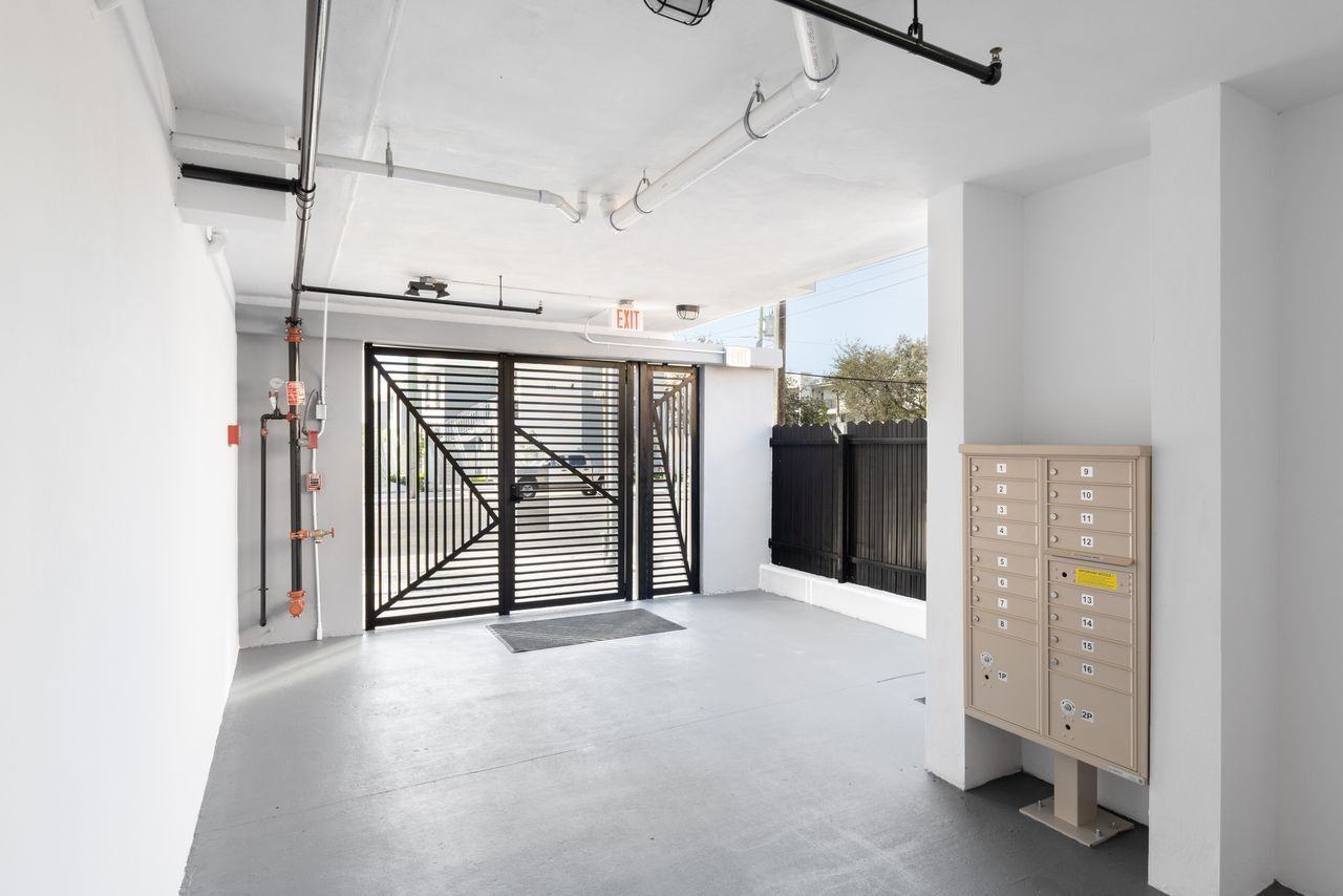 1547 Northwest 2nd Street - Photo 3 of 13