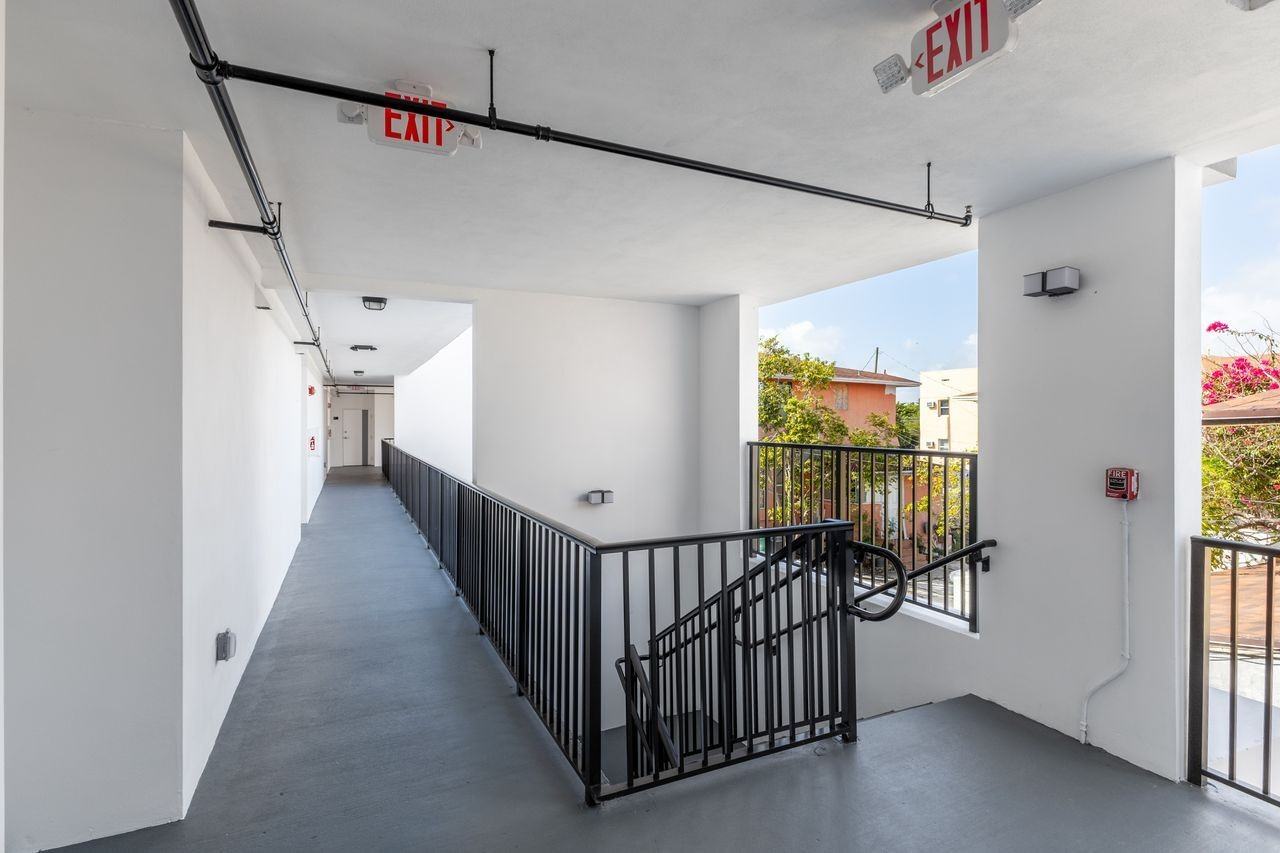 1547 Northwest 2nd Street - Photo 5 of 13