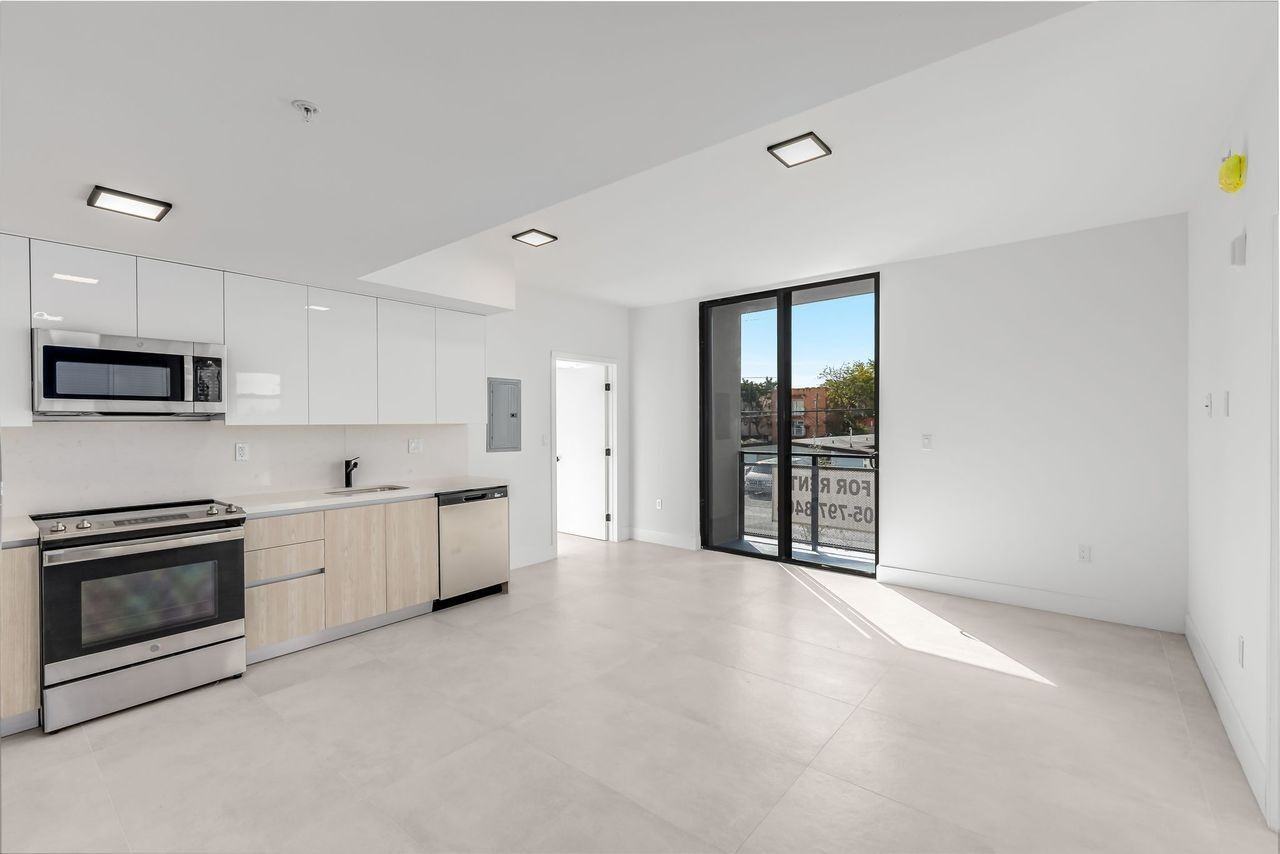 1547 Northwest 2nd Street - Photo 7 of 13
