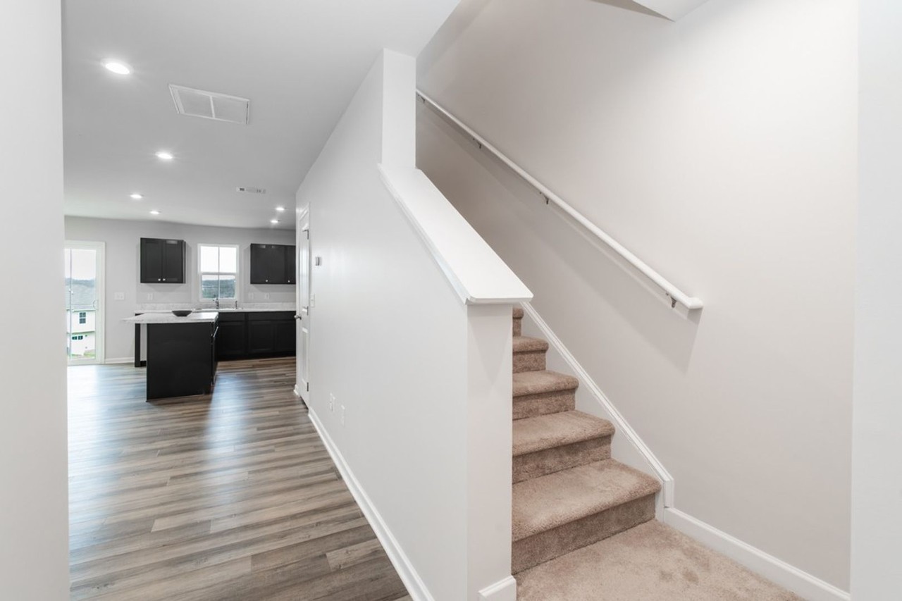 404 Deer Meadow Ln - Photo 4 of 25