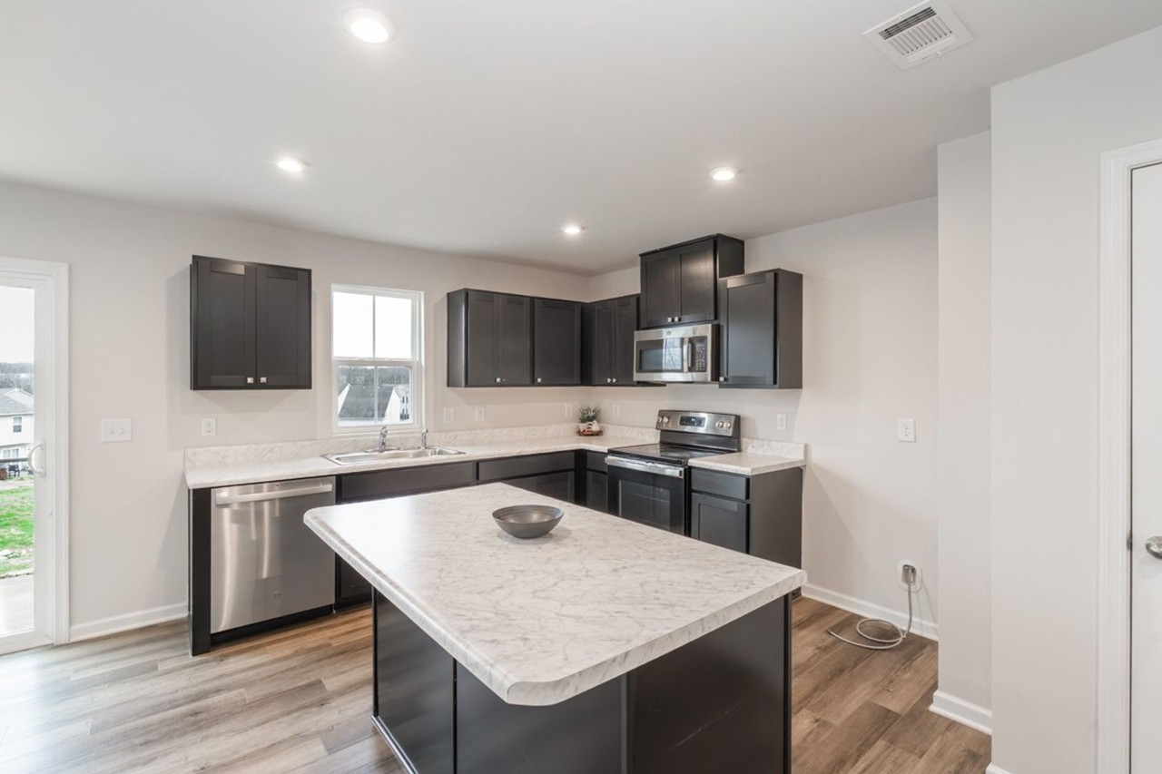 404 Deer Meadow Ln - Photo 7 of 25