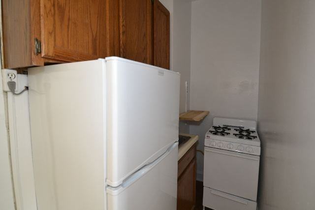 2827 N Burling St #301 - Photo 2 of 14