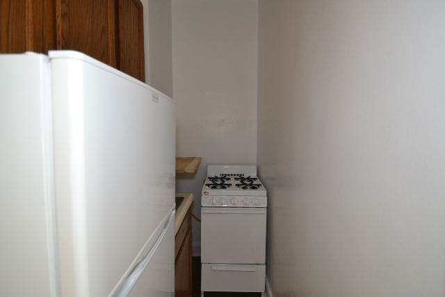 2827 N Burling St #301 - Photo 3 of 14