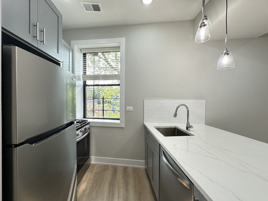 434 W Belden Ave #05 - Photo 5 of 21