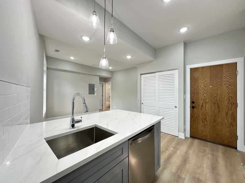 434 W Belden Ave #05 - Photo 6 of 21