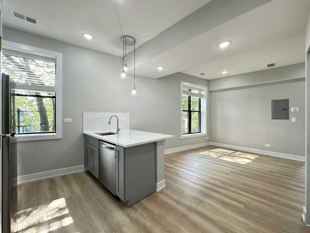 434 W Belden Ave #05 - Photo 7 of 21