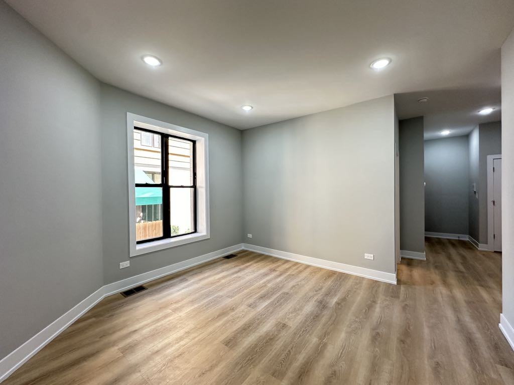 438 W Belden Ave #17 - Photo 5 of 21