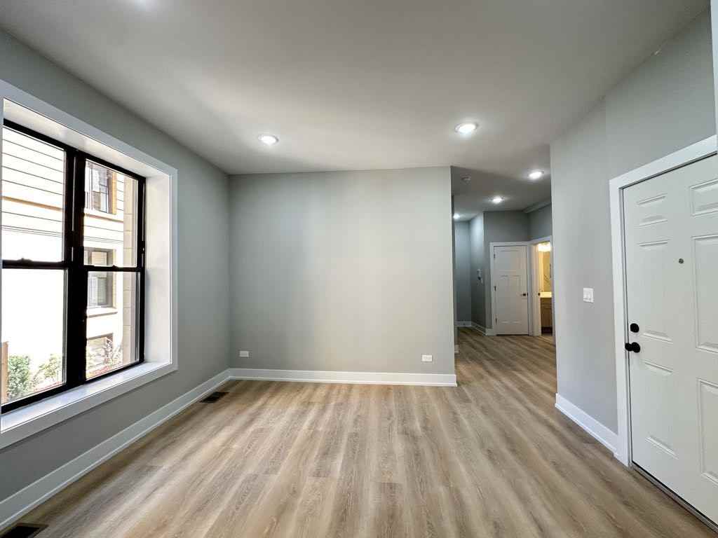 438 W Belden Ave #17 - Photo 6 of 21