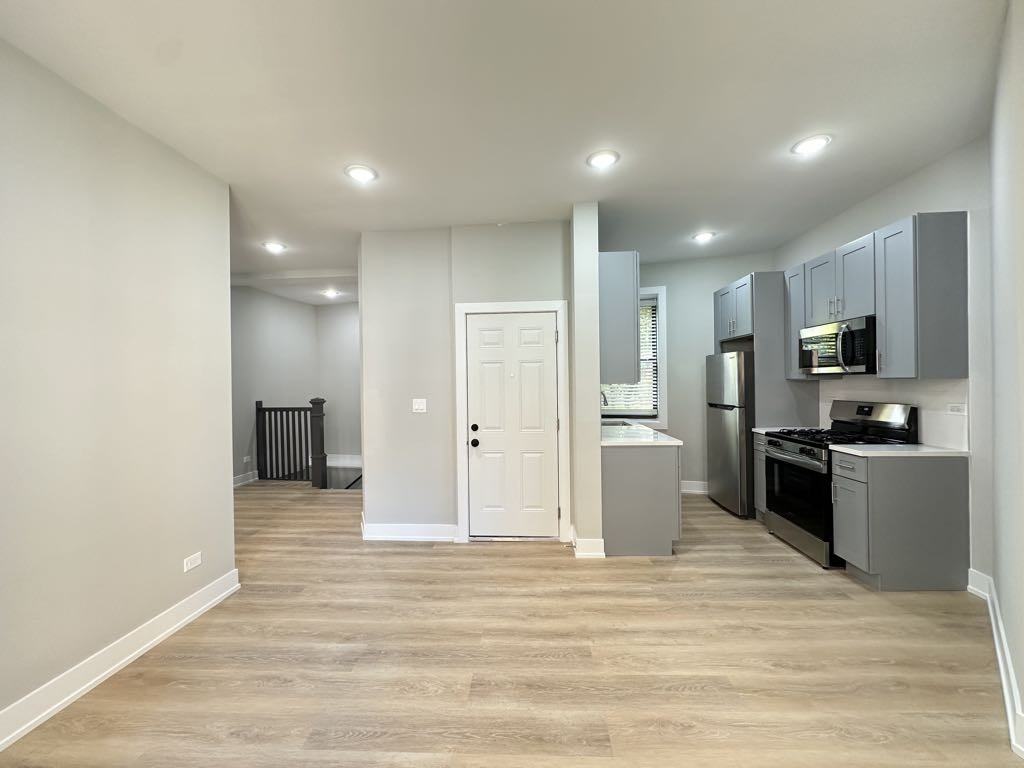 438 W Belden Ave #17 - Photo 7 of 21