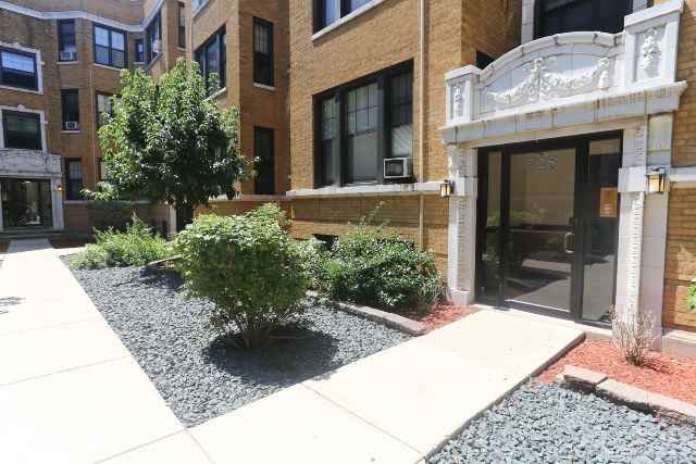 725 W Barry Ave #1B